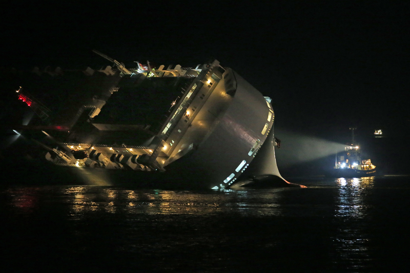 Illustration for article titled These Photos Of That Grounded Car Carrier Ship Are Beautifully Surreal